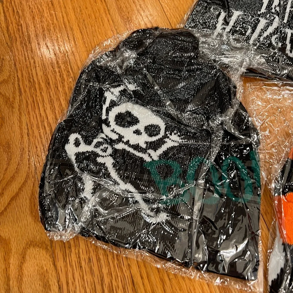 - 6 new hats Halloween